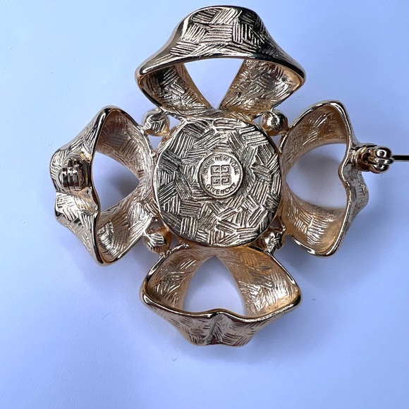 SOLD Givenchy Vintage Maltese cross style brooch with faux pearls - Picture 6 of 9